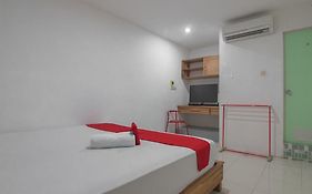 RedDoorz near Gajah Mada Pontianak